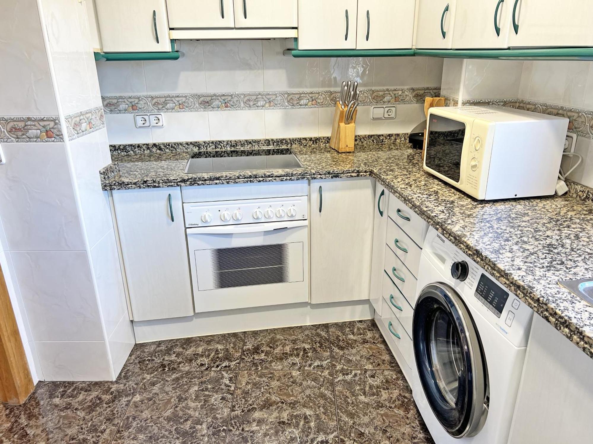 A 100m De La Playa. 2 Hab. A/c Appartement *